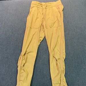 Lululemon Beyond studio jogger (Colour no longer sold)